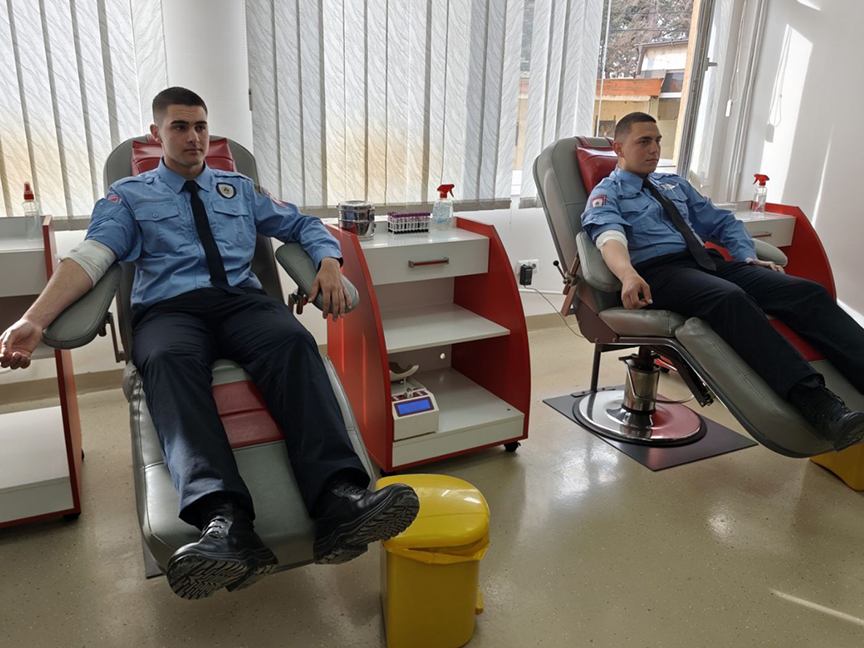 БИЈЕЉИНА, 26. МАРТА /СРНА/ - Акција добровољног даривања крви у Бијељини, организована поводом Дана полиције, 4. априла, показује да су полицијски службеници у Републици Српској увијек спремни да реагују како би помогли грађанима.