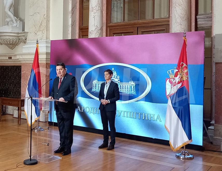 БЕОГРАД, 26. МАРТА /СРНА/ - Изградња меморијалних центара у Београду и Доњој Градини, у знак сјећања на Србе страдале у геноциду извршеном у НДХ, прворазредни је национални задатак, чија реализација треба да почне што прије, порука је са отварања Парламентарног форума Србија–Република Српска.