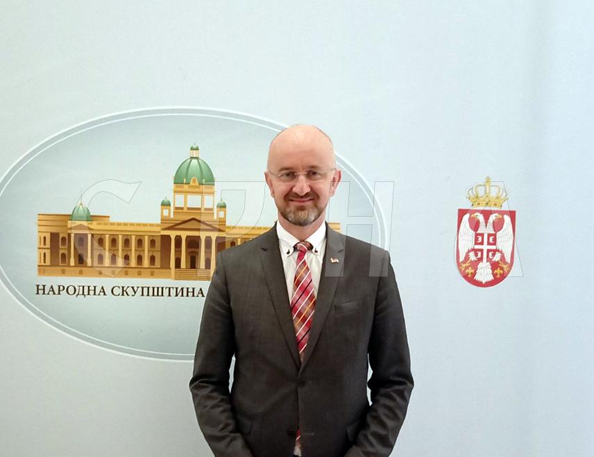 БЕОГРАД, 26. МАРТА /СРНА/ - Предсједник Парламентарног форума Србија - Република Српска Срђан Мазалица рекао је да сарадња парламентараца Србије и Српске има своје конкретне резултате и симболичан значај, те да се редовно делегирају важна питања.