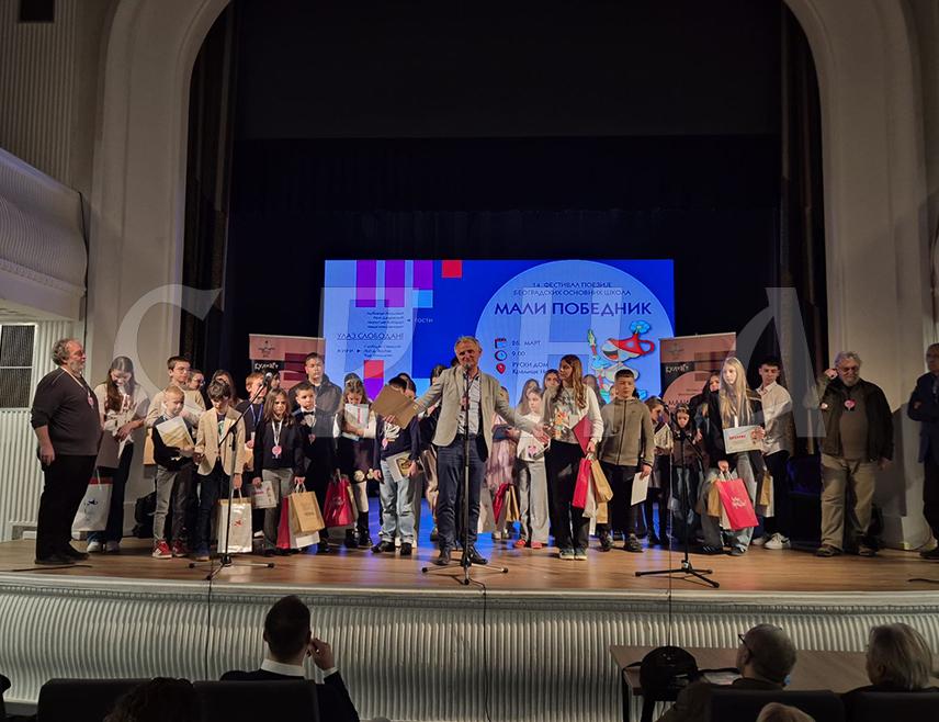 БЕОГРАД, 26. МАРТА /СРНА/ - На 14. фестивал "Мали побједник" у Београду изабрано је седам најбољих младих пјесника који ће крајем априла наступити на Међународном фестивалу дјечије поезије "Дјечије царство" у Бањалуци.