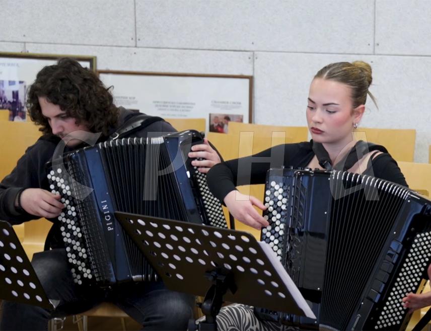 ИСТОЧНО САРАЈЕВО, 29. МАРТА /СРНА/ - Декан Музичке академије Универзитета у Источном Сарајеву Маја Жужа изјавила је Срни да је Оркестар хармоника један од брендова ове установе који његује озбиљан репертоар и висок извођачки ниво.