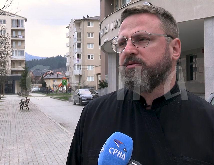 Морали смо да правимо нашу државу, само са једним импулсом, а то је да не дозволимо да будемо жртве. И то је, мислим, и дан-данас важно за Републику Српску, истако је Ђого