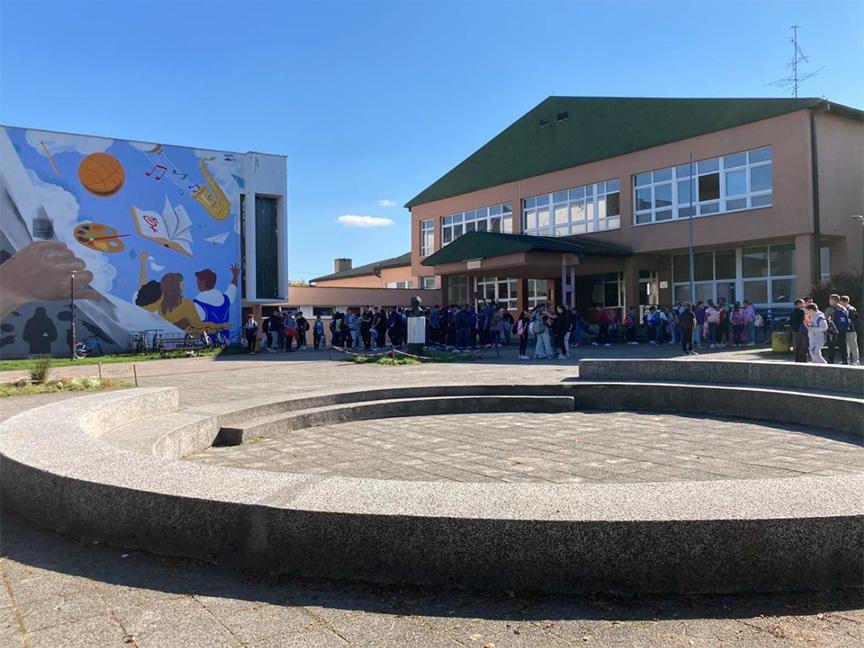 БАЊАЛУКА, 27. МАРТА /СРНА/ - Министар просвјете и културе Републике Српске Боривоје Голубовић изјавио је Срни да је недопустив случај вршњачког насиља који се догодио у Основној школи "Борислав Станковић" у Бањалуци и да је неопходна одлучна и системска реакција надлежних институција.