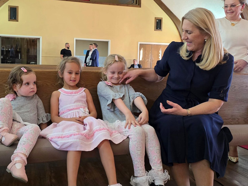 ИРВИНГ, 27. МАРТА /СРНА/ - Српски члан Предсједништва Бих Жељка Цвијановић истакла је да је посјета Тексасу завршена обиласком Цркве Света три Јерарха у граду Ирвингу и дружењем са људима који далеко од отаџбине чувају идентитет, традицију и културу.