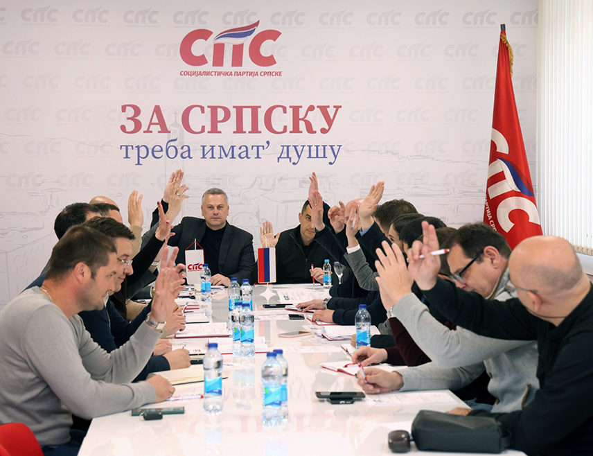 БАЊАЛУКА, 27. МАРТА /СРНА/ - У Бањалуци је одржана сједница Предсједништва Градског одбора СПС-а на којој је разматрана актуелна политичка ситуација у граду, као и досадашње активности организације.