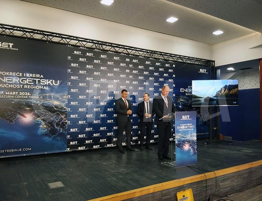 TРЕБИЊЕ, 27. МАРTА /СРНА/ - Генерални директор "Електропривреде Републике Српске" Лука Петровић изјавио је данас да је важно сачувати енергетску независност и да је зато потребно извршити нова улагања у производну, преносну и дистрибутивну енергетску структуру.