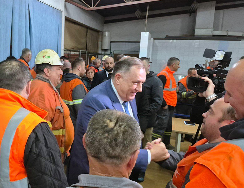 ПРИЈЕДОР, 27. МАРТА /СРНА/ - Предсједник СНСД-а Милорад Додик истакао је да је штрајк рудара у Руднику "Нова Љубија" окончан вечерас заједничким договором.