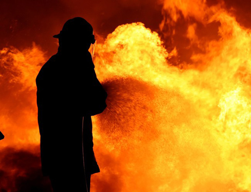 ХАГ, 28. МАРТА /СРНА/ - Велики пожар избио је у постројењу за прераду отпада у лучкој области Мастрихта, јавили су холандски медији.