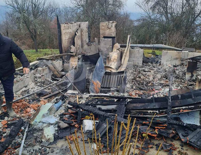 БРАТУНАЦ, 28. МАРТА /СРНА/ - Црквена општина Кравица и Борачка организација Братунац покренуле су хуманитарну акцију прикупљања помоћи за демобилисаног борца Војске Републике Српске Раденка Божића из братуначког села Горњи Магашићи, коме је недавно потпуно изгорјела кућа.