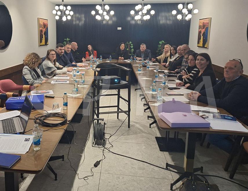 ЈАХОРИНА, 28. МАРТА /СРНА/ - Синдикат медија и графичара Републике Српске и Синдикат новинара и медијских радника Србије /СИНОС/ потписали су данас на Јахорини Меморандум о заједничком дјеловању и сарадњи.