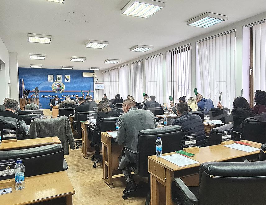 ТЕСЛИЋ, 28. МАРТА /СРНА/ - Скупштина града Теслић усвојила је данас кредитно задужење од четири милиона КМ за инфраструктурне пројекте, на које је сагласност дало Министарство финансија Републике Српске.