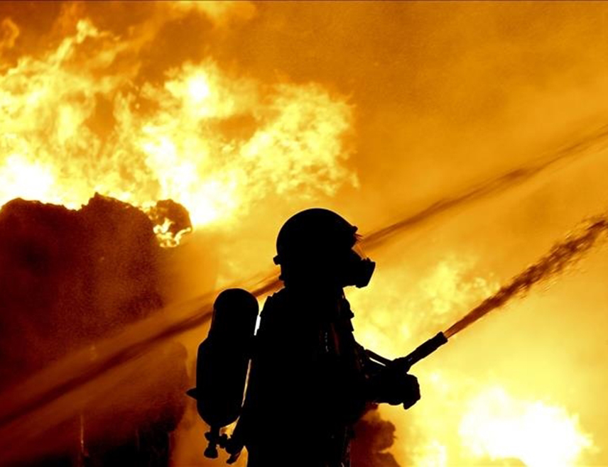 ТАЈУАН, 29. МАРТА /СРНА/ - Три особе су погинуле, а 23 повријеђене у пожару у згради у Тајуану, у сјеверној кинеској провинцији Шанси, саопштиле су локалне власти.