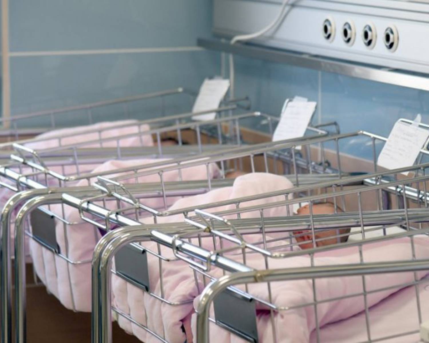 БИЈЕЉИНА, 30. МАРТА /СРНА/ - У Републици Српској у протекла 24 часа рођено је 20 беба, по 10 дјевојчица и дјечака, речено је Срни у породилиштима.