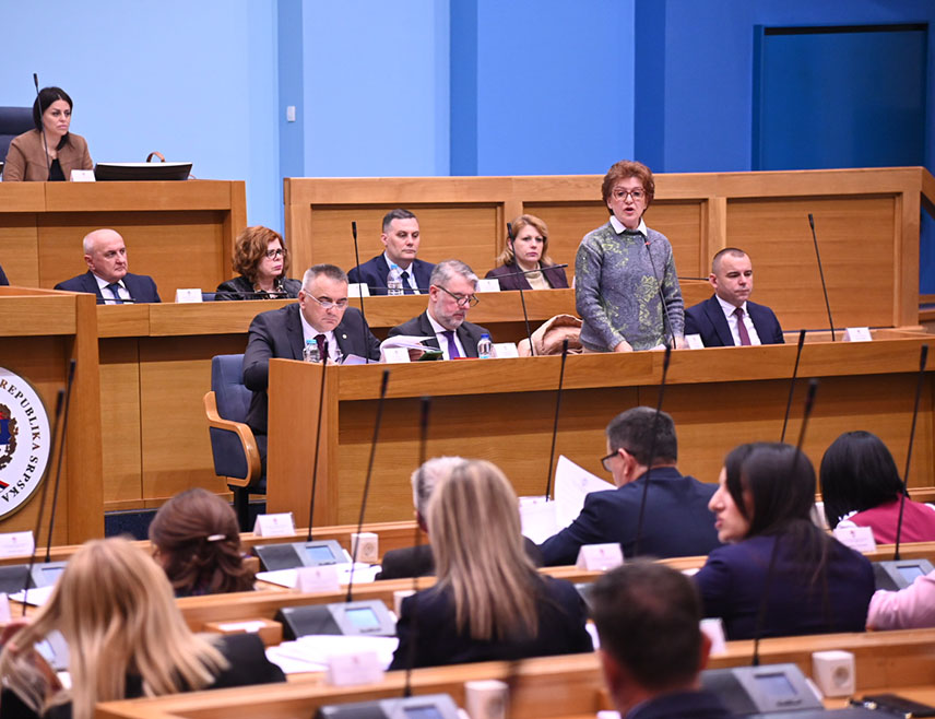 БАЊАЛУКА, 30. МАРТА / СРНА/ - Министар финансија Републике Српске Зора Видовић рекла је данас на посебној сједници Народне скупштине да ће за повећање плата у јавном сектору ове године из буџета бити издвојено 68 милиона КМ, те најавила ребаланс буџета у мају.