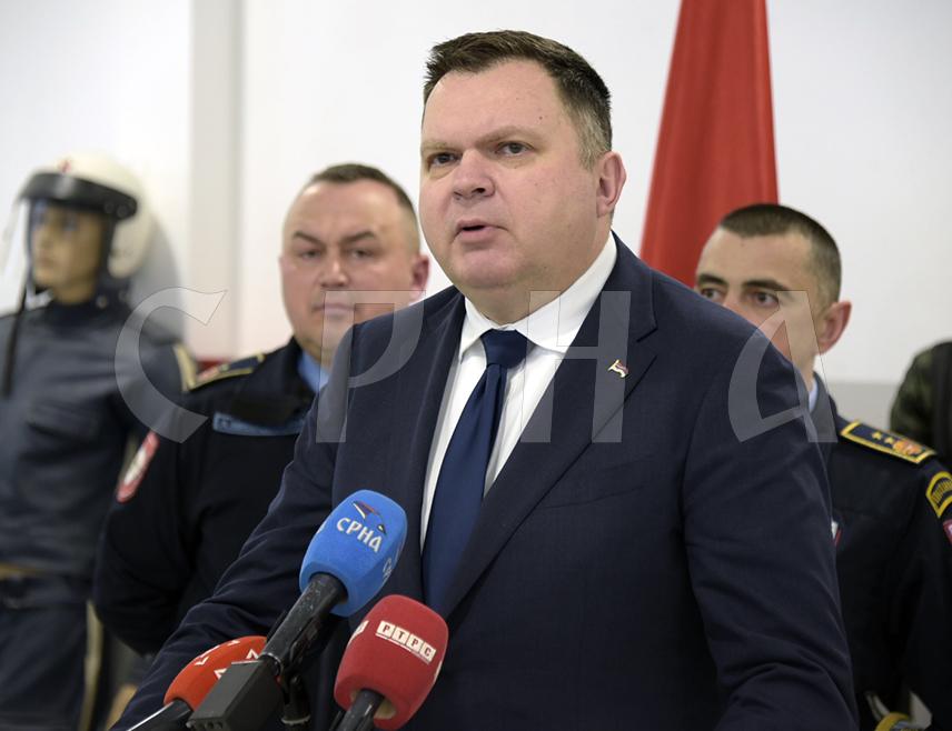 БАЊАЛУКА, 30. МАРТА /СРНА/ - Министар унутрашњих послова Републике Српске Жељко Будимир изразио је саучешће породици полицајца Милана Папка који је погинуо јутрос у саобраћајној несрећи, те поручио да ће МУП урадити све што може да олакша бол породици у овом тешком тренуту.