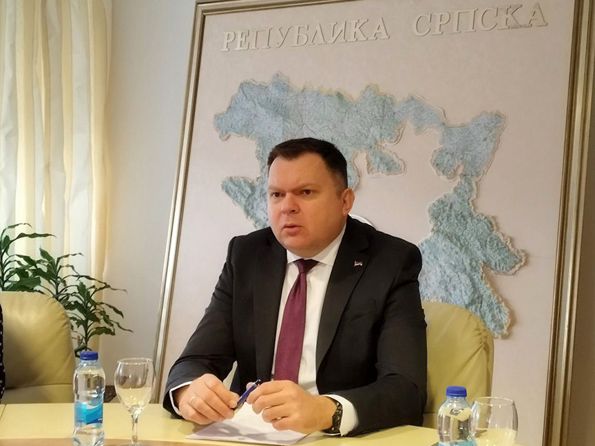 БАЊАЛУКА, 30. МАРТА / СРНА/ - Министар унутрашњих послова Републике Српске Жељко Будимир рекао је пред посланицима у Народној скупштини да се планирано повећање за запослене у МУП-у од 10 одсто не односи на полицијске службенике који су повећањем обухваћени прошле године.