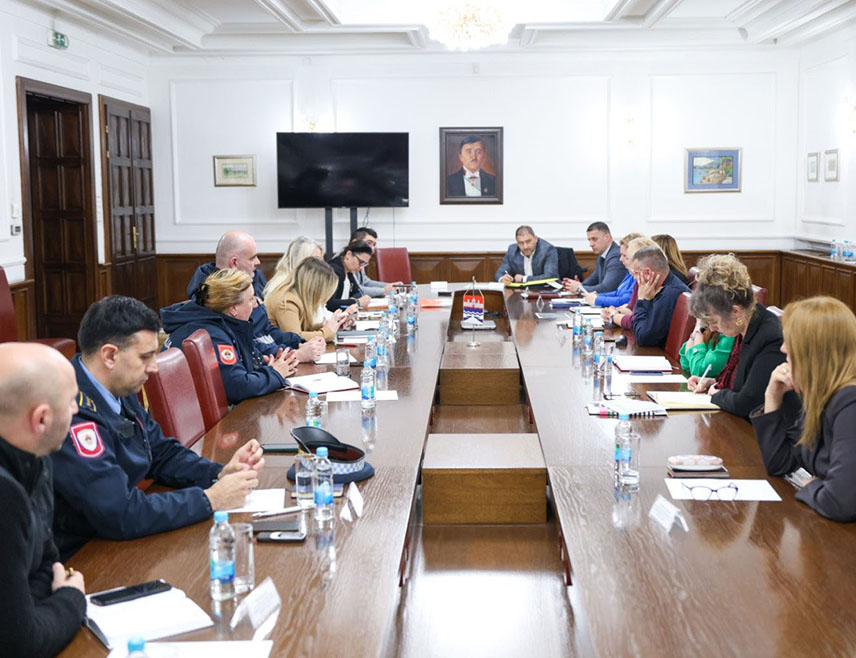 BANJA LUKA, MARCH 30 /SRNA/ – A state of emergency has been declared in 20 local communities in Banja Luka most affected by heavy snowfall, the Emergency Situations Headquarters decided.