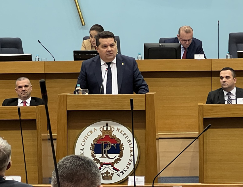 БАЊАЛУКА, 30. МАРТА /СРНА/ - Предсједник Народне скупштине Републике Српске Ненад Стевандић рекао је да је повећање плата запосленима у јавном сектору први корак у побољшању њиховог материјалног статуса.