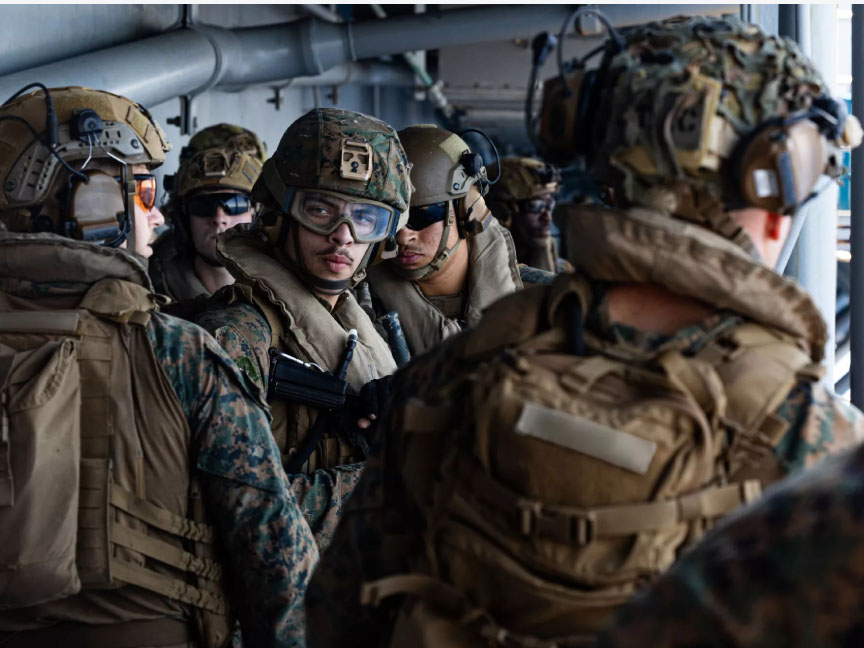 ВАШИНГТОН, 30. МАРТА /СРНА/ - Хиљаде падобранаца из елитне 82. ваздушно-десантне дивизије америчке војске почеле су да стижу на Блиски исток, рекла су Ројтерсу два америчка званичника.