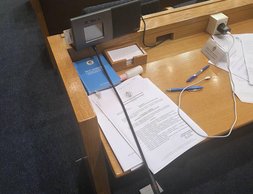 БАЊАЛУКА, 31. МАРТА /СРНА/ - Потпредсједник Народне скупштине Републике Српске Ања Љубојевић изјавила да је опозиција, нажалост, на све могуће и немогуће начине покушала засјенити повећање плата буџетским корисницима, па се током расправе у Народној скупштини посланик Небојша Вукановић на крају одлучио, на њему својствен начин, да изведе и перформанс.