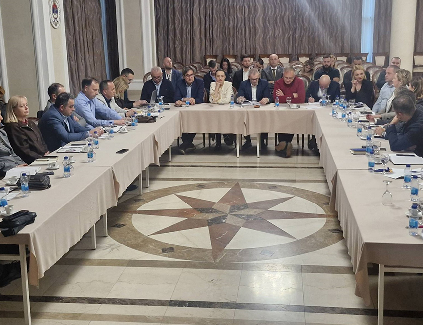 БАЊАЛУКА, 31. МАРТА /СРНА/ - На округлом столу, који је одржан данас у Бањалуци у оквиру активности Савјета за развој Републике Српске, констатовано је да треба утврдити приоритете у смислу креирања додатних електронских услуга које ће бити најкорисније за грађане и за привреду.