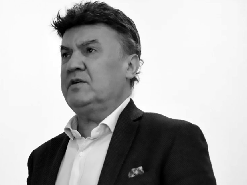 СОФИЈА, 31. МАРТА /СРНА/ - Борислав Михајлов, легендарни голман и дугогодишњи предсједник Бугарског фудбалског савеза, преминуо је у 63. години.
