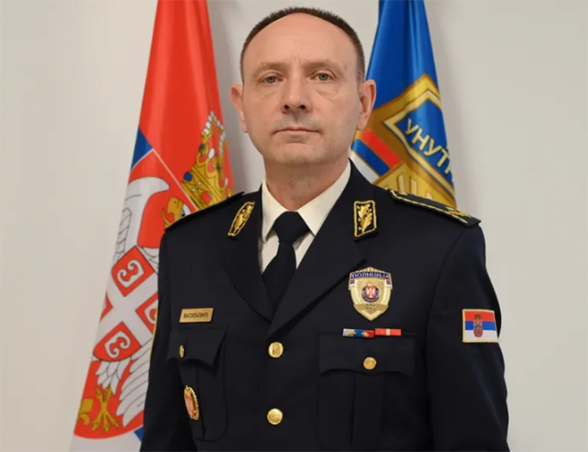 БЕОГРАД, 31. МАРТА /СРНА/ - Полиција је данас нападнута испред зграде Ректората Универзитета у Београду али је уз минималну употребу силе успоставила јавни ред и мир, рекао је директор полиције Србије Драган Васиљевић.