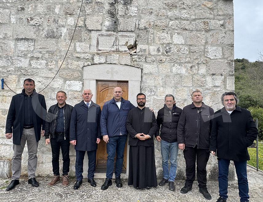 ЧАПЉИНА, 1. АПРИЛА /СРНА/ - Фонд за избјегла и расељена лица и сарадњу са Србима у региону Аутономне Покрајине Војводина донираће 10.000 евра за обнову црквеног комплекса у селу Клепци код Чапљине.