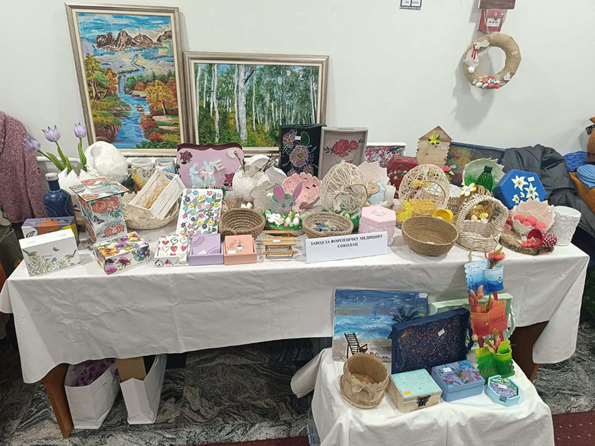 ИСТОЧНО САРАЈЕВО, 1. АПРИЛА /СРНА/ – У Источном Сарајеву отворена је изложба "Чаролија нити" која је окупила 14 излагача с циљем очувања традиционалних техника ручног рада, размјене искустава и знања, те афирмације народног стваралаштва и креативности.