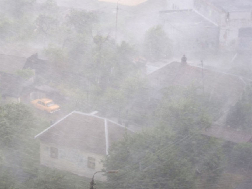 TРЕБИЊЕ, 1. АПРИЛА /СРНА/ - У Tребињу је данас дувала бура јачине 50 километара на час, речено је Срни у требињској Метеоролошкој станици.