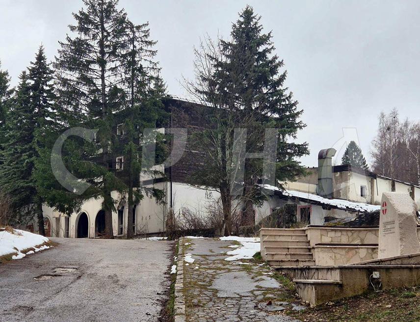 Иако су услови за рад били тешки и ванредни, Цицовићева каже да се радило са великим еланом и без предаха. "Није се гледало ко ће шта радити, јер је постојала  невјероватна синергија и жеља да се сваком пацијенту укаже помоћ и њега", истакла је она.