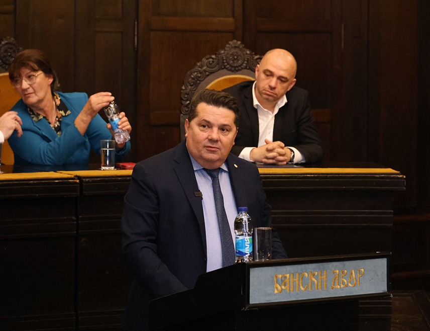 БАЊАЛУКА, 2. АПРИЛА /СРНА/ - Слика о Србима у свијету се промијенила и сада када је та истина позната, лакше је бранити Републику Српску, њене институције, имовину и надлежности, изјавио је предсједник Народне скупштине Републике Српске Ненад Стевандић.