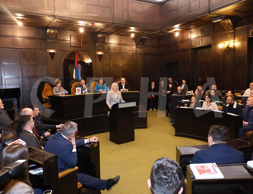 БАЊАЛУКА, 2. АПРИЛА /СРНА/ - Српски члан Предсједништва БиХ Жељка Цвијановић изјавила је да Република Српска види велику шансу у другачијем приступу нове администрације САД за пројекте важне за развој Српске.