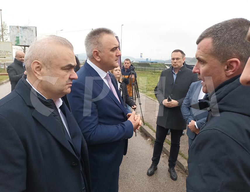 ЗВОРНИК, 2. АПРИЛА /СРНА/ - Премијер Републике Српске Саво Минић изјавио је данас да ће реконструкција дионице магистралног пута Каракај-Дрињача бити завршена до краја септембра, што ће знатно допринијети безбједности у саобраћају.