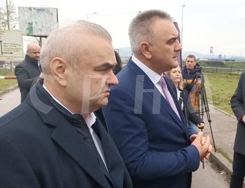 ЗВОРНИК, 2. АПРИЛА /СРНА/ - Министар саобраћаја и веза Републике Српске Зоран Стевановић рекао је данас у Зворнику да се ради на изради пројектне документације за брзи пут Бијељина - Зворник и да ће врло брзо бити усвојена коначна траса.