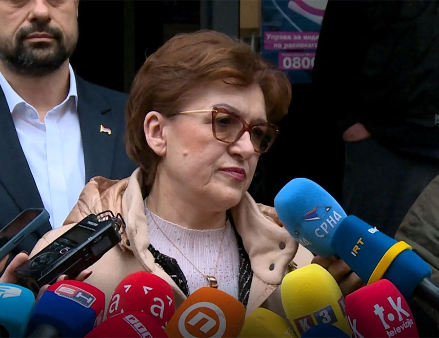 БАЊАЛУКА, 2. АПРИЛА /СРНА/ - Министар финансија Републике Српске Зора Видовић изјавила је да члан Управног одбора Управе за индиректно опорезивање Бих Зијад Крњић блокира отварање новог граничног прелаза у Градишци из политичких разлога, те да веома некоректно поступа према свим грађанима у БиХ.