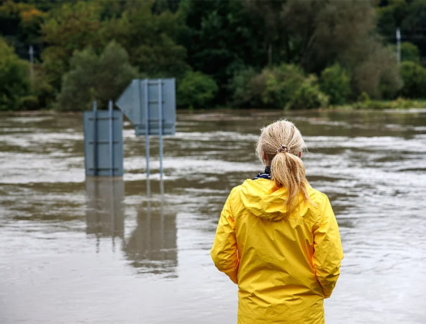 САРАЈЕВО, 3. АПРИЛА /СРНА/ - На подручју Грачанице, Лукавцa, те општине Добој Исток од сутра до уторка, 7. априла, може доћи до поплава због повишеног водостаја ријеке Спрече, а наредне седмице очекује се и пораст водостаја Саве, с обзиром на очекиване количине падавина, објавила је Агенција за водно подручје ријеке Саве.