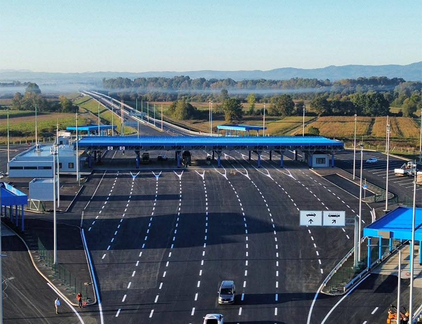 SARAJEVO, APRIL 3 /SRNA/ – The Logistika BiH Consortium has called on the Government of the Federation of BiH /FBiH/ to urgently reconsider the positions of the FBiH-appointed member of the Steering Board of the Indirect Taxation Authority /ITA/ of BiH Zijad Krnjić and enable the unblocking of the decision-making process for opening the Gradiška border crossing, a key logistics system in BiH.