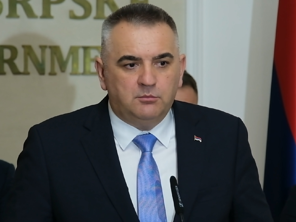 ШАМАЦ, 3. АПРИЛА /СРНА/ - Премијер Републике Српске Саво Минић рекао је да ће настојати да сједница Владе буде одржана у априлу на Палама.