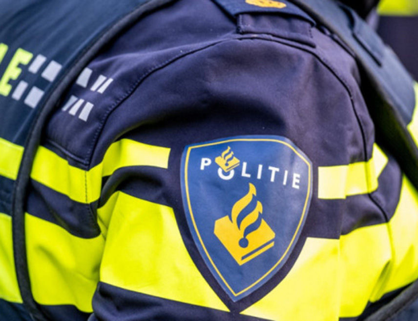 АМСТЕРДАМ, 4. АПРИЛА /СРНА-Ројтерс/ - Холандска полиција покренула је истрагу експлозије која се догодила током ноћи у Израелском центру у граду Најкерку, у централној Холандији.