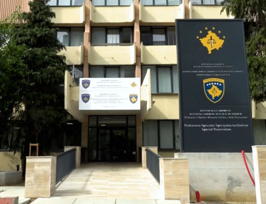 ПРИШТИНА, 4. АПРИЛА /СРНА/ - Србину чији су иницијали А.Д. из мјеста Грнчаре у Косовском Поморављу, који је данас ухапшен под сумњом за наводни ратни злочин, одређено је полицијско задржавање до 48 часова, рекао је његов адвокат Никола Tодоровић.