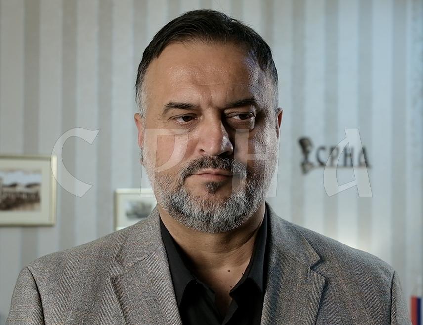 ДЕРВЕНТА, 4. АПРИЛА /СРНА/ - Поново смо показали људскост и солидарност у најтежим тренуцима, какав је садашњи, када оплакујемо губитак свештеника Ненада Митрића и његове супруге Недељке, који су иза себе оставили троје малољетне дјеце, поручио је вечерас градоначелник Дервенте Игор Жунић.