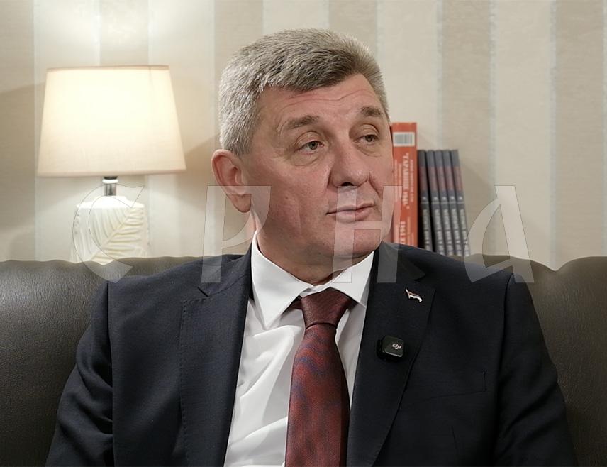 БАЊАЛУКА, 6. АПРИЛА /СРНА/ - Министар за научнотехнолошки развој и високо образовање Републике Српске Драга Мастиловић боравиће данас у Фочи гдје ће посјетити Студентски центар, факултете и Богословију.