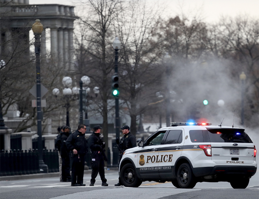 ВАШИНГТОН, 5. АПРИЛА /СРНА/ - Америчка Тајна служба саопштила је да се догодила пуцњава у близини Бијеле куће и да нема повријеђених.