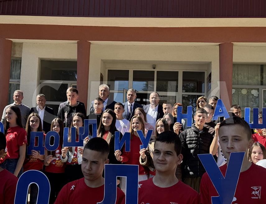 НЕВЕСИЊЕ, 6. АПРИЛА /СРНА/ - Министар просвјете и културе Републике Српске Боривоје Голубовић изјавио је данас у Невесињу да је улагање у образовање, улагање у будућност и да ће значајне инвестиције бити реализоване од Фоче, Билеће, Невесиња, Гацка, Tребиња до Љубиња.