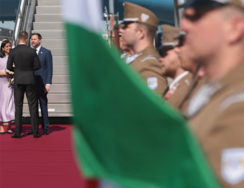 БУДИМПЕШТА, 7. АПРИЛА /СРНА/ - Мађарске власти појачале су мјере безбједности поводом посјете америчког потпредсједника Џејмса Дејвида Венса, за чију ће се безбједност у Мађарској побринути Тајна служба САД, мађарски Центар за борбу против тероризма и мађарска полиција, јавио је извјештач агенције ТАСС из Будимпеште.