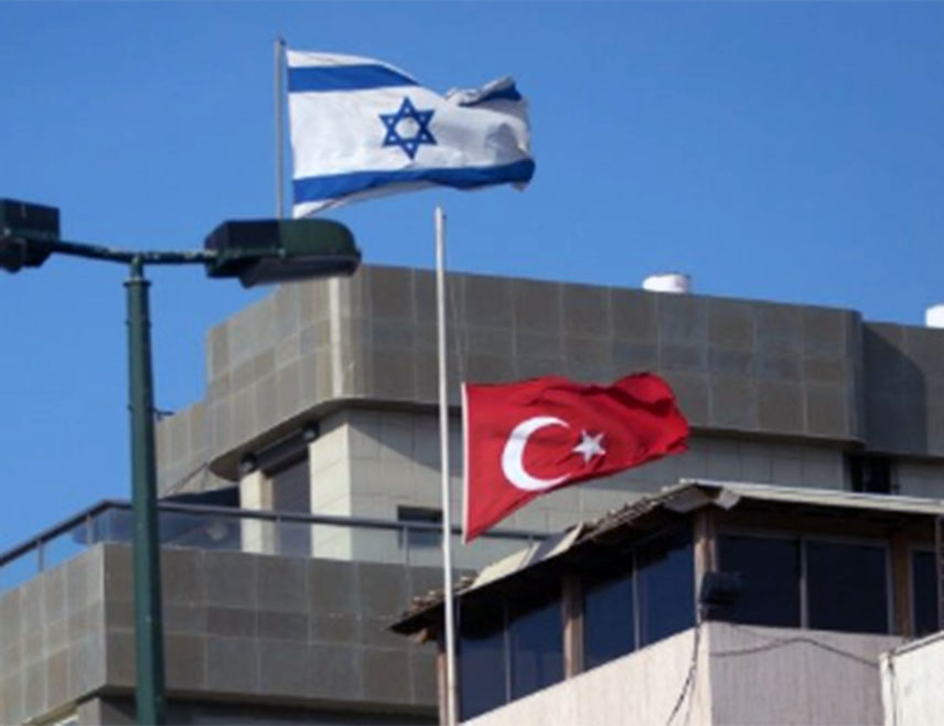 ИСТАНБУЛ, 7. АПРИЛА /СРНА - РИА Новости/ - Најмање један полицајац повријеђен је у оружаном нападу близу Конзулата Израела у Истанбулу, јавља лист "Карар".