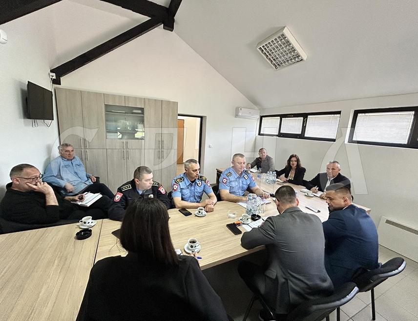 КОЗАРСКА ДУБИЦА, 7. АПРИЛА /СРНА/ - У Јавној установи /ЈУ/ Спомен-подручје Доња Градина данас је одржан састанак Извршног одбора за обиљежавање Дана сјећања на жртве концентрационог логора Јасеновац који ће ове године у Доњој Градини бити обиљежен 19. априла.