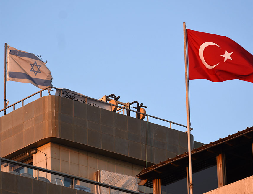 ЈЕРУСАЛИМ, 7. АПРИЛА /СРНА/ - Министарство спољних послова Израела саопштило је да "оштро осуђује терористички напад" на Конзулат Израела у Истанбулу и захваљује Турској што је зауставила наоружане нападаче.