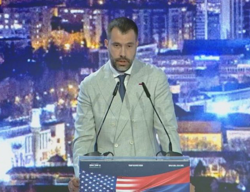 БАЊАЛУКА, 7. АПРИЛА /СРНА/ - Организациони секретар СНСД-а Игор Додик поручио је да Република Српска кроз сарадњу са САД не жели само договоре у области инфраструктуре или енергетике, већ и мир и напредак који ће допринијети спровођењу тих идеја.